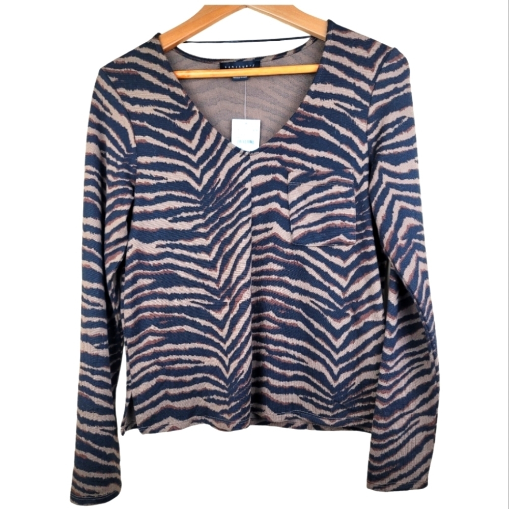 **NWT** Sanctuary Animal‎ Print Cozy V-neck Patch Pocket Pullover Sweater
